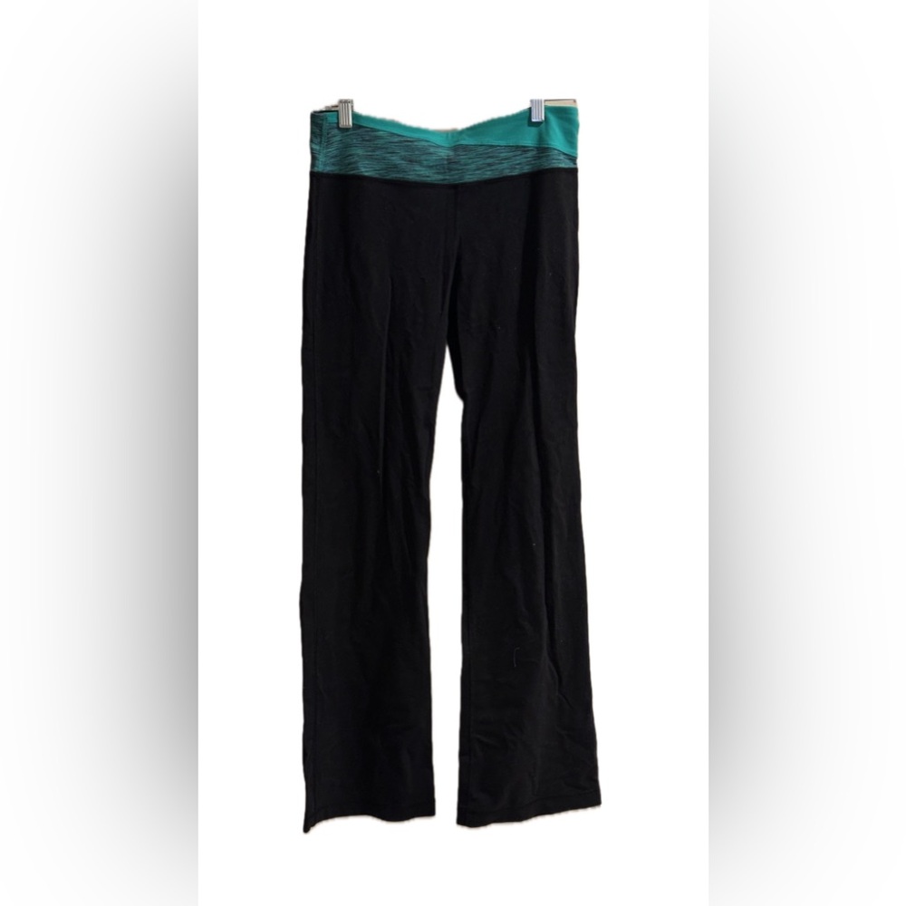 Black yoga pants (back side key holder zipper)